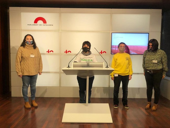 Roda de premsa de la plataforma Cap Escola es Tanca, al Parlament. Barcelona, Catalunya (Espanya), 18 de desembre del 2020.
