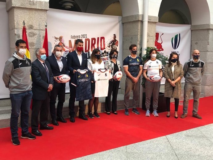 Foto de familia tras la presentación del Madrid Rugby 7s International Rugby