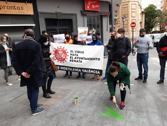 Protesta contra la limitación de terrazas en Valncia