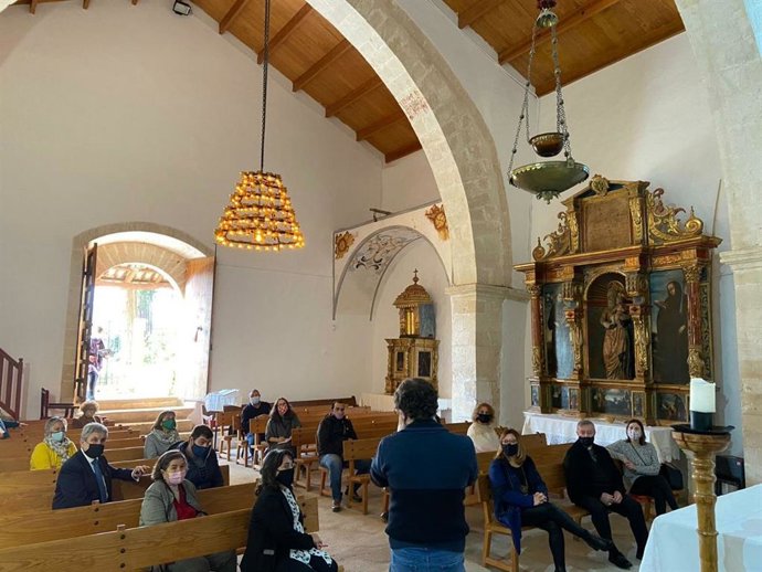 Restauración de pinturas en la ermita de Sant Miquel en Campanet.