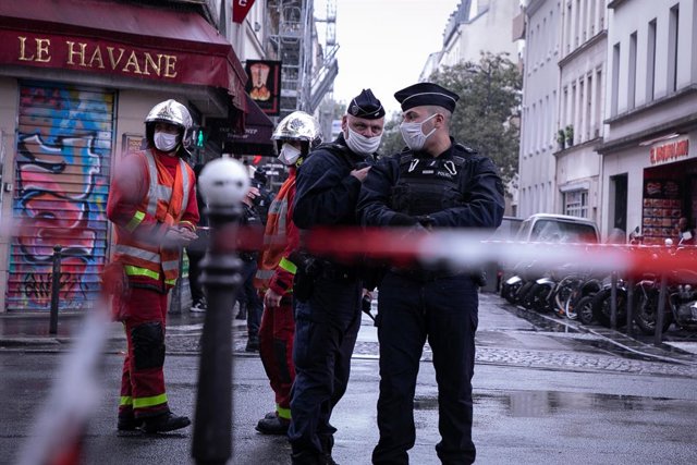 Desplegament policial després de l'atac de setembre al costat de l'antiga seu de Charlie Hebdo