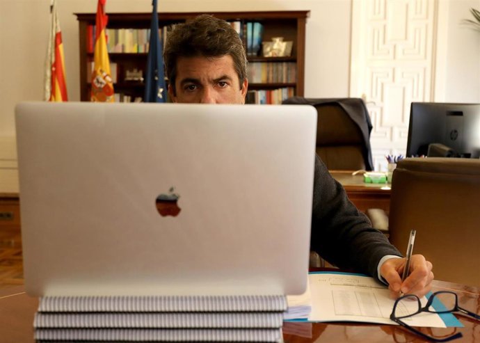 El presidente de la Diputación de Alicante, Carlos Mazón, en el pleno telemático de la corporación