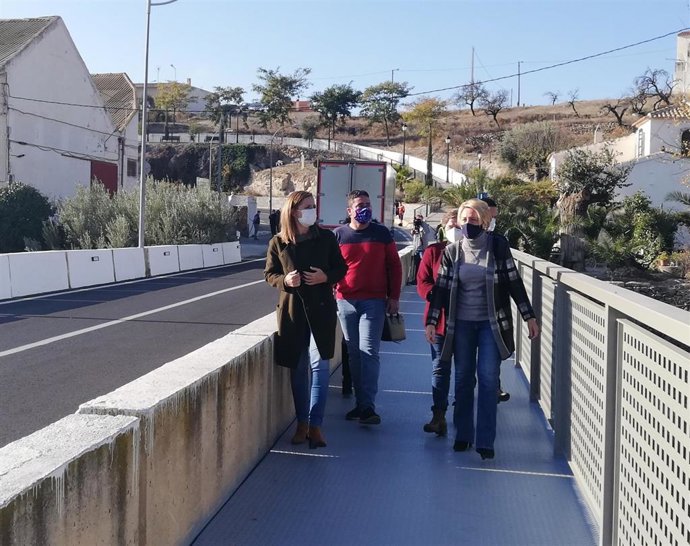 Inauguración de la pasarela peatonal entre 'La Canal' y Uleila del Campo