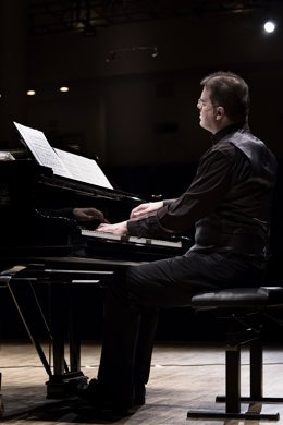El pianista Carlos Apellániz