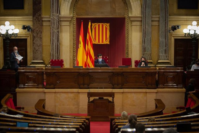El president del Parlament, Roger Torrent, en una sessió plenària al Parlament. Barcelona, Catalunya (Espanya), 15 de desembre del 2020. 