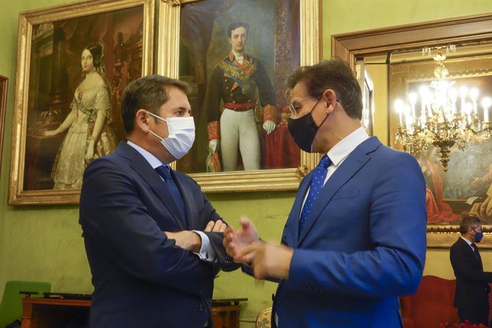 El presidente de la CGE, Gerardo Cuerva, y el alcalde de Granada, Luis Salvador