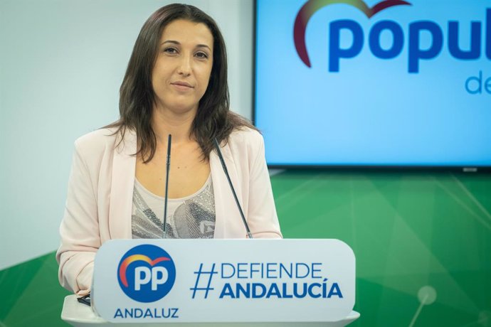 La vicesecretaria de Desarrollo Rural del PP-A, Yolanda Sáez, en rueda de prensa.