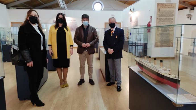La delegada territorial de Turismo, Regeneración, Justicia y Administración Local de la Junta de Andalucía en Córdoba, Purificación Joyera (segunda por la izda.), en la reapertura del Museo Histórico Local de Montilla