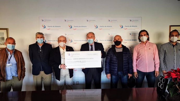 La APA entrega un "talón solidario" a Cáritas de 4.000 euros