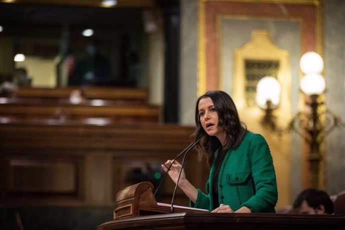 La presidenta de Ciudadanos, Inés Arrimadas, en la tribuna del Congreso de los Diputados.