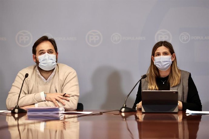El presidente del PP Paco Núñez y  la secretaria general del PP Carolina Agudo en la Junta Directiva del PP