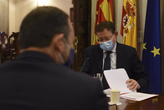 El presidente de la Generalitat Valenciana, Ximo Puig durante una reunión