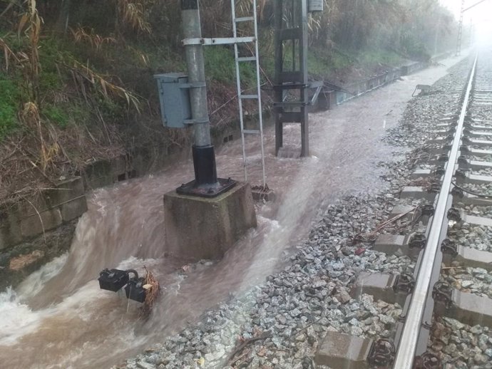 Las lluvias en el Valls provocan el corte de las líneas R4, R7 y R12 de Rodalies por daños en las infraestructuras de Renfe