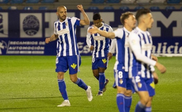 Yuri celebra el único tanto del partido frente al Real Oviedo