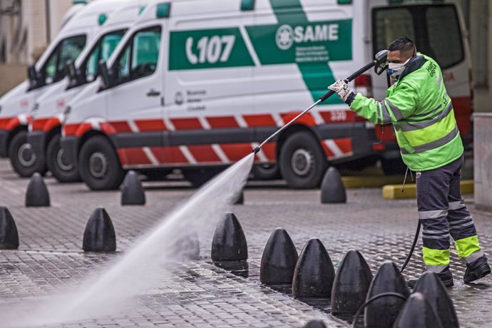 07 August 2020, Argentina, Buenos Aires: A worker disinfects the streets during the coronavirus pandemic. Photo: Roberto Almeida Aveledo/ZUMA Wire/dpa