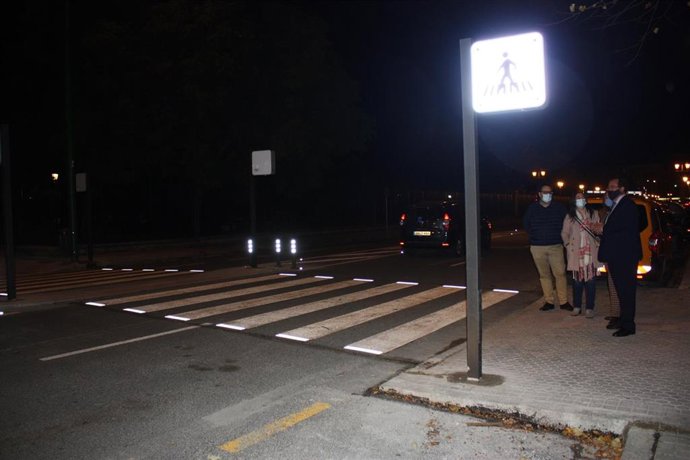 Paso de peatones luminoso en la avenida de la Buhaira