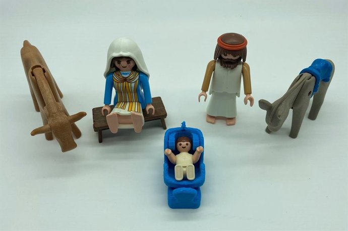 Belén con la silla realizada con impresora 3D por Rivekids para concienciar sobre la necesidad de llevar a los niños a contramarcha.