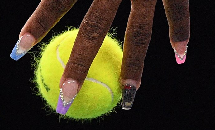 22 January 2020, Australia, Melbourne: UStennis player Serena Williams holds the ball before serving to Slovenia's Tamara Zidansek during their women's singels second round match, on day three of the Australian Open tennis tournament. Photo: Lukas Coch