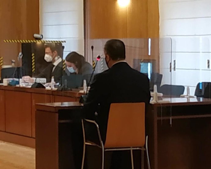 El policía nacional absuelto, durante una de las sesiones del juicio en la Audiencia de Valladolid.