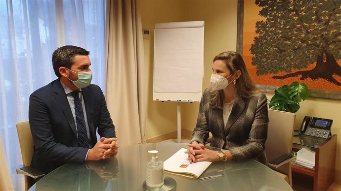 El consejero Luengo en un encuentro con la consejera Medio Ambiente, Ordenación del Territorio y Sostenibilidad de la Comunidad de Madrid, Paloma Martín