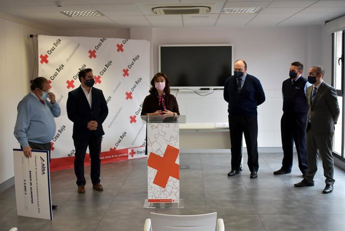 Np Los Conductores De Los Autobuses Urbanos De Ciudad Real Donan El Dinero De Sus Cestas De Navidad A Entidades Sociales