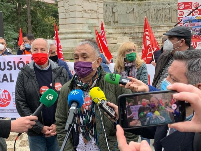 Pepe Álvarez, en la concentración de Cádiz en favor de la industria
