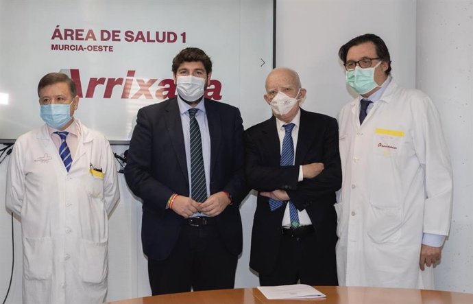 El doctor Pablo Ramírez, el presidente López Miras, el doctor Pascual Parrilla y el doctor Ricardo Robles