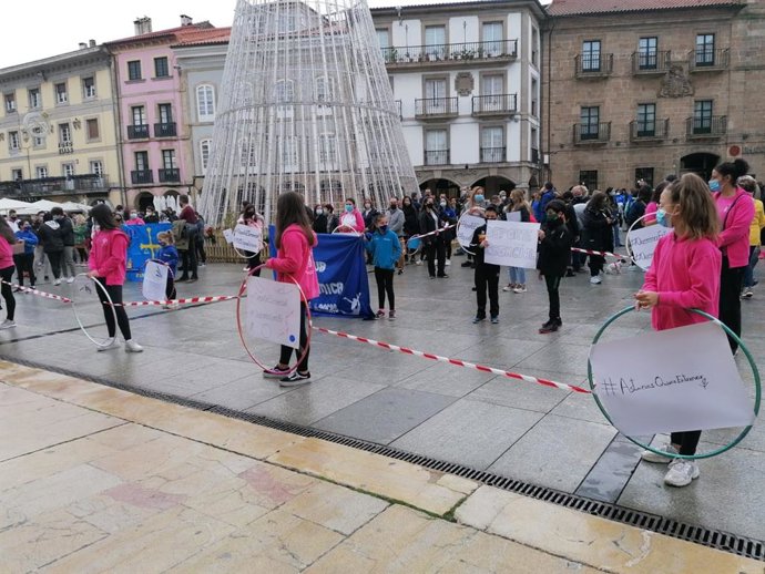 Movilización en defensa de las competiciones de deporte base en Asturias.