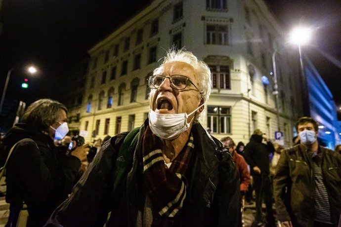 09 October 2020, Slovenia, Ljubljana: A protester chants slogans during an anti-government protest. For the 25th consecutive Friday, people in Ljubljana protested against the government of Prime Minister Janez Jansa amid continuous reports of its corrup