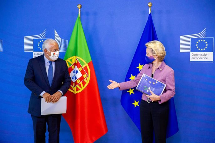 El primer ministro portugués, António Costa, con la presidenta de la Comisión Europea, Ursula von der Leyen, en Bruselas