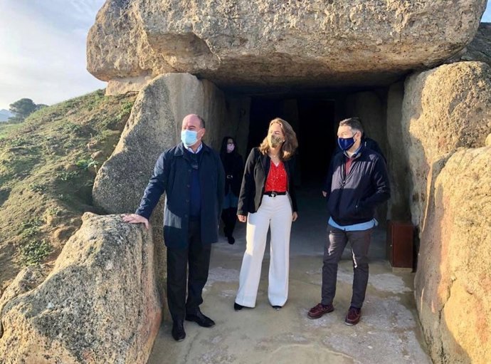 Sol Cruz-Guzmán, diputada del PP, en su visita a los Dólmenes de Antequera
