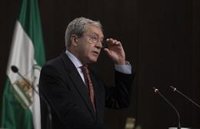 Velasco valora "los conocimientos, la voluntad y la menor carga al presupuesto" de los funcionarios