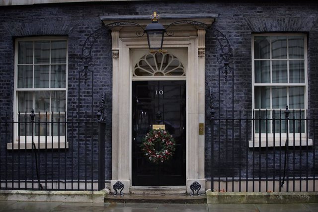 13 December 2020, England, London: A general view of the entrance of 10 Downing Street after European Commission President Ursula von der Leyen said in a brief statement that she and UK Primer Minister Boris Johnson had mandated negotiators to continue 