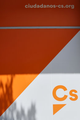 Logo de Ciutadans a l'edifici de la seu del partit, situat al carrer Alcalá, Madrid (Espanya), 24 de juliol del 2020.