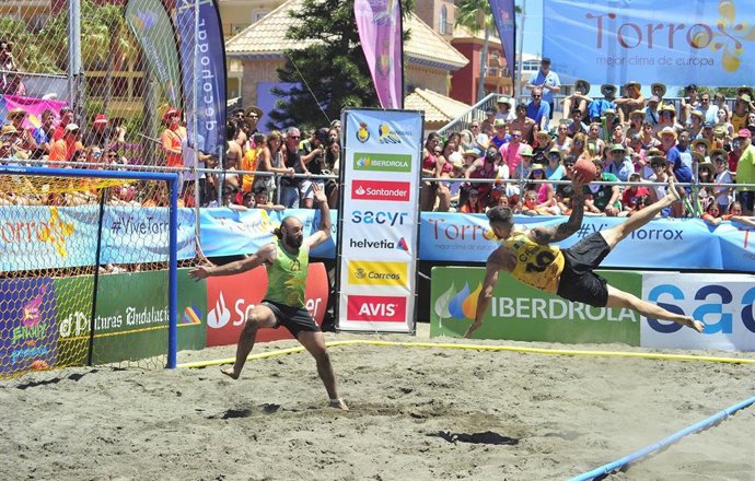 Balonmano playa en Torrox, localidad que será sede en 2021 del torneo europeo a nivel de clubes en 2021