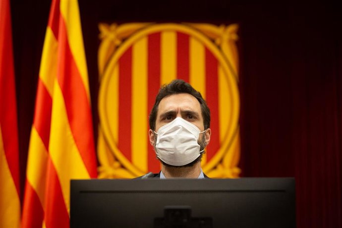 El presidente del Parlament, Roger Torrent interviene durante la sesión plenaria del 15 de diciembre