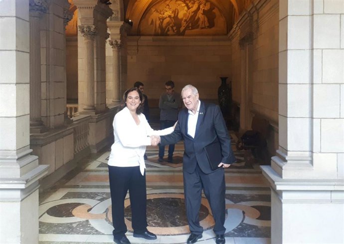 La alcaldesa de Barcelona, Ada Colau, y el líder de ERC en el Ayuntamiento, Ernest Maragall