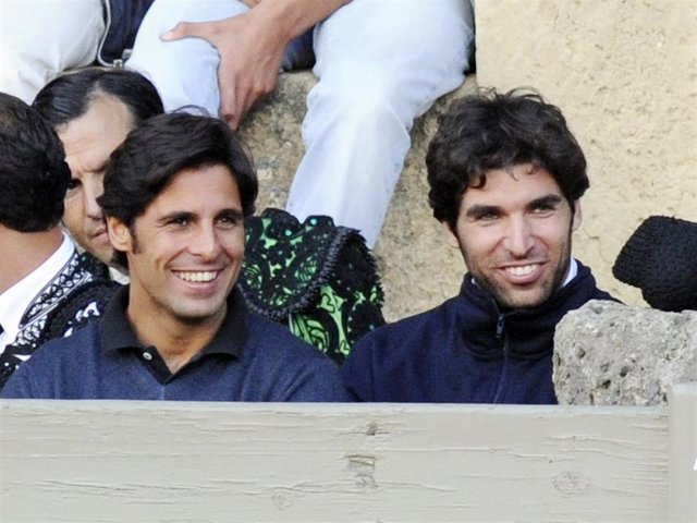 FRAN Y CAYETANO VIENDO REJONES EN RONDA