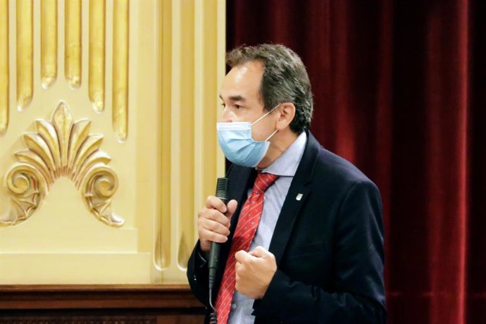 El diputado de Cs y autor de la inciativa parlamentaria, Juan Manuel Gómez, en el Parlament. Archivo.