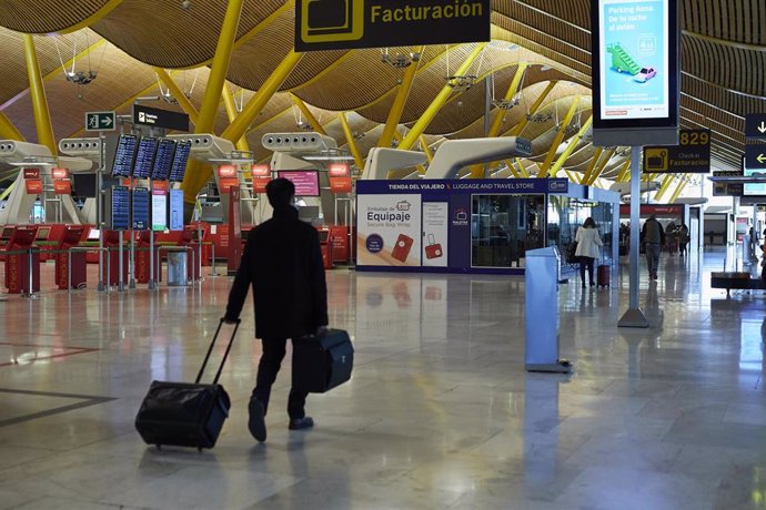 Pasajeros en la terminal T4 del Aeropuerto Adolfo Suárez Madrid-Barajas