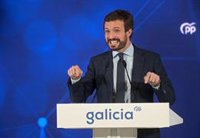Casado pide al Gobierno que atienda a las familias que "están pidiendo libertad" para elegir la educación de sus hijos