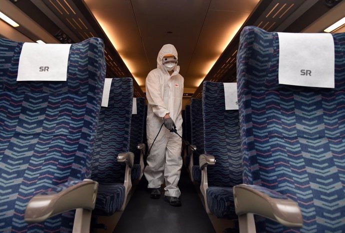 27 September 2020, South Korea, Seoul: A worker disinfects chairs inside a train of Super Rapid Train (SRT) to prevent the spread of the coronavirus (COVID-19) at a station in Seoul. Photo: -/YNA/dpa
