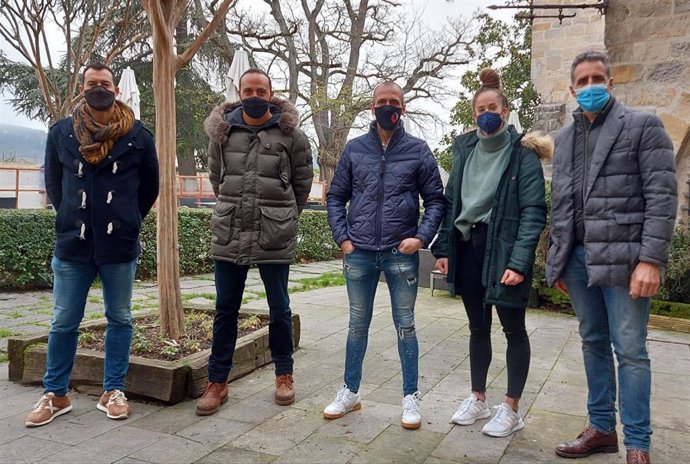 De izquierda a derecha, César Cruchaga, Juan Martínez de Irujo, Patxi Puñal, Nerea Pna y César Cruchaga.