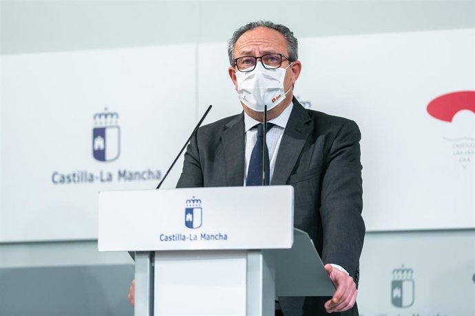 El consejero de Hacienda y Administraciones Públicas, Juan Alfonso Ruiz Molina, en rueda de prensa.