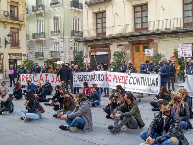 Protesta de empresas de espectáculos ante el Palau de la Generalitat