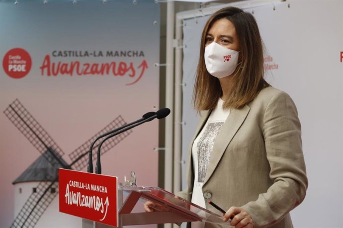 La diputada nacional del PSOE Esther Padilla en rueda de prensa