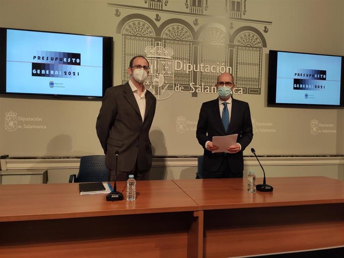 Javier Iglesias (d) y Antonio Luis Sánchez (i) en la Diputación de Salamanca.