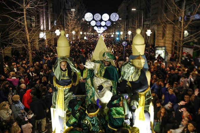 El Rey Baltasar durante la cabalgata de los Reyes Magos 2020 en Granada