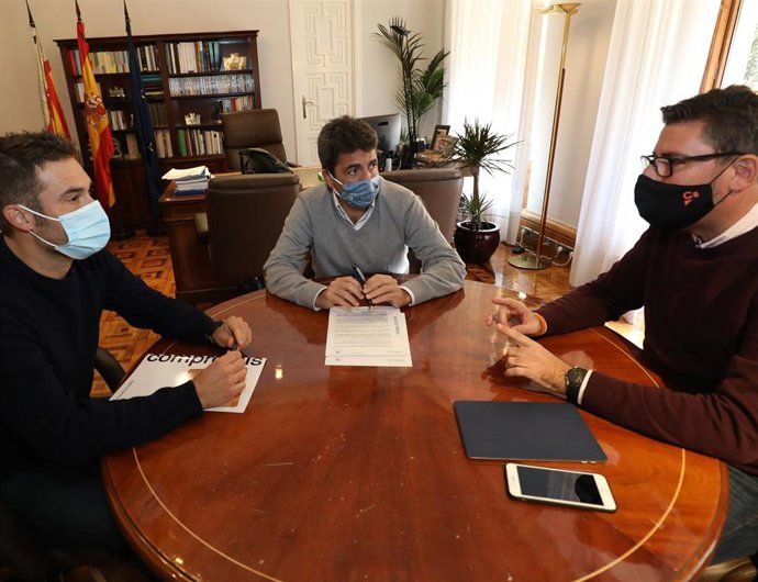 Reunión entre Compromís, PP y Cs en la Diputación para presupuestos 2021