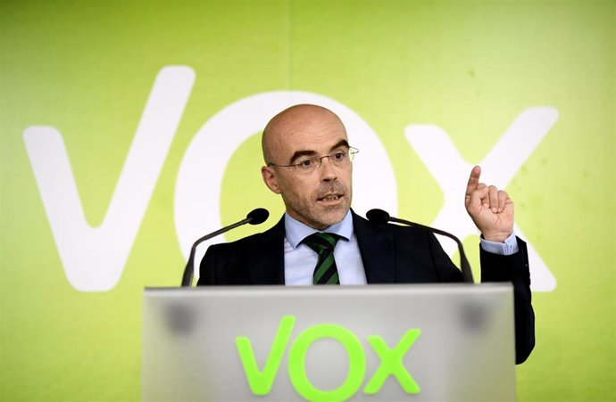 El eurodiputado de Vox Jorge Buxadé, ofrece un rueda de prensa tras la reunión del Comité de Acción Política del partido